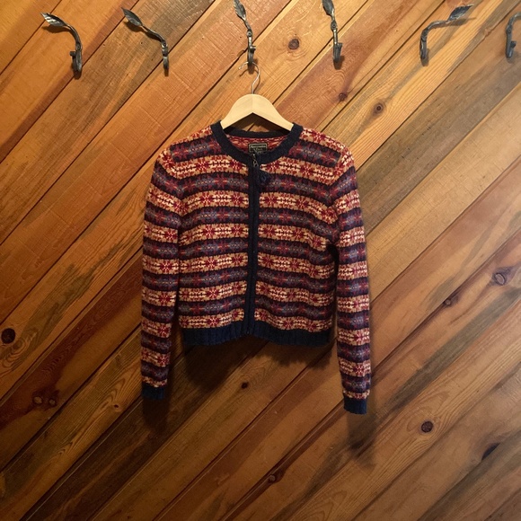 Beautiful 100% wool winter sweater with metal zipper! - Picture 1 of 5